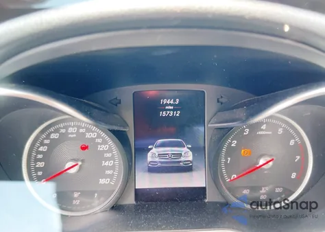 2015 Mercedes-Benz C 300 4Matic/Luxury 4Matic/Sport 4Matic z USA, uszkodzony, nr VIN 55SWF4KB3FU027460